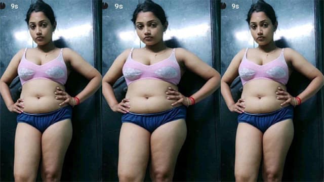 Cheater Tamil Wife Showing & Fucking