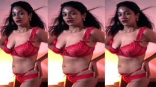 Lavanya Manickam Bikini Tease Hot Cleavage Deep Leak